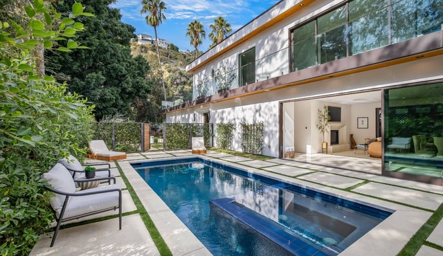 Laurel Canyon - Architectural Modern Estate with Pool & Landscaped Garden