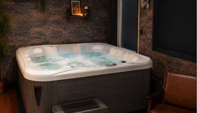 Le Petit Nid: Private spa & movie theater—a romantic and unforgettable experience for two in Courtonne-les-Deux-Églises