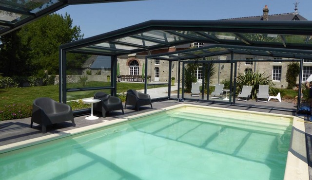 Les Ecuries: Cotentin Cottage with pool, billiards, fireplace, 5 bedrooms in Bricquebosq