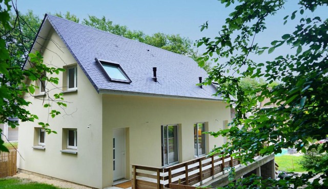 Les Tilleuls, Gîte familial avec jardin et piscine partagés in Saint-Léger-du-Bourg-Denis
