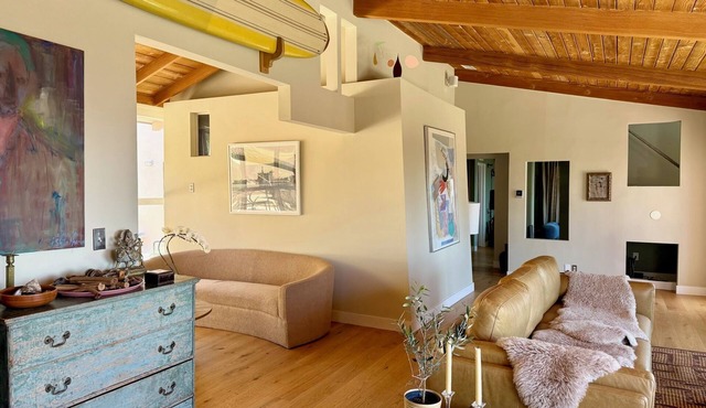 Light-filled 4-bedroom house in hills of Pacific Palisades, Ocean Views and Pool
