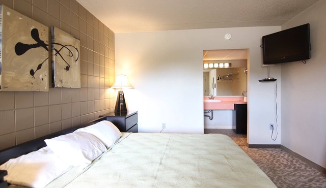Lindell - Downtown CF Studio - Free Parking! 511 in Cedar Falls