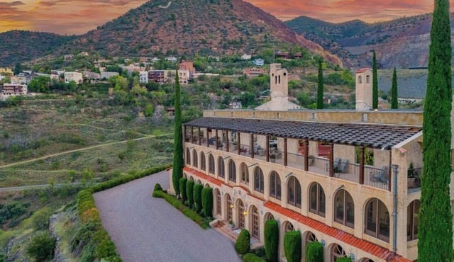 Little Daisy Manson |Two Villas | Sleeps 33 Jerome