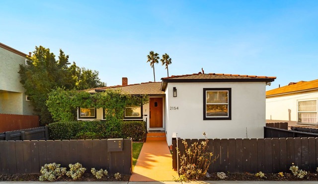 Little Italy Home w/Parking and Backyard