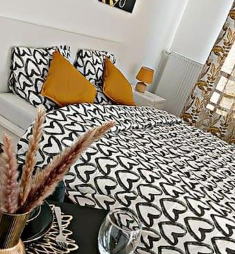 Loft climatisé parking gratuit 5min gare in Le Plessis-Bouchard