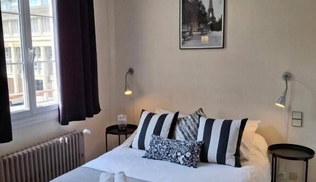 LOGIS HOTEL DES REMPARTS in Saint-Lô