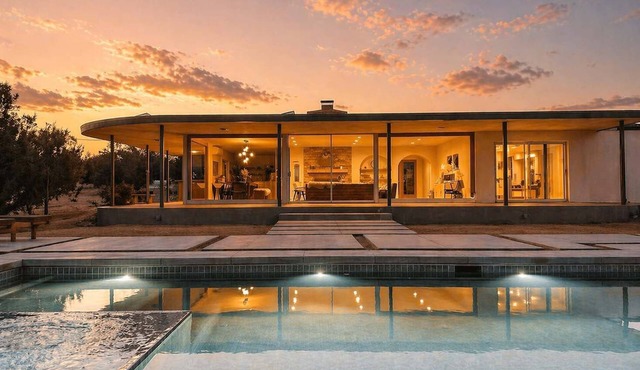 Looking Glass Luxury Villa with Pool & Spa