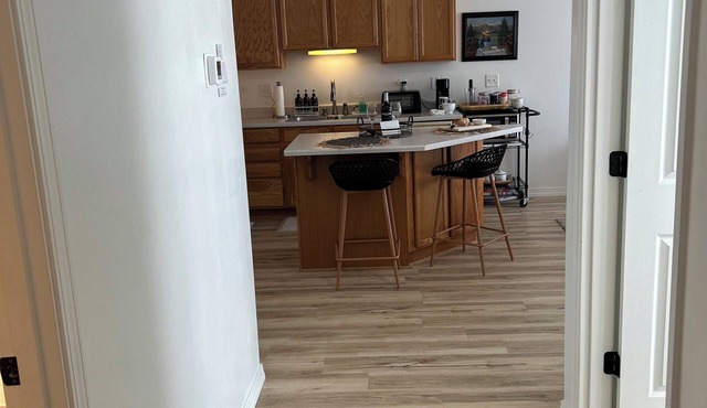 Lovely 2 bedroom condo Mid-century Cozy cottage in Central Point