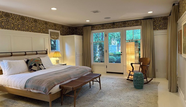 Lovely Garden Suite in Brentwood
