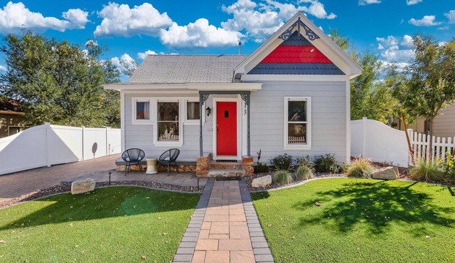 Lovingly Restored Cottage in Downtown Prescott Walk to the Courthouse Square