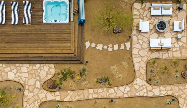 Lucky Moon Retreat | JTree Oasis w/Hot Tub & Pool
