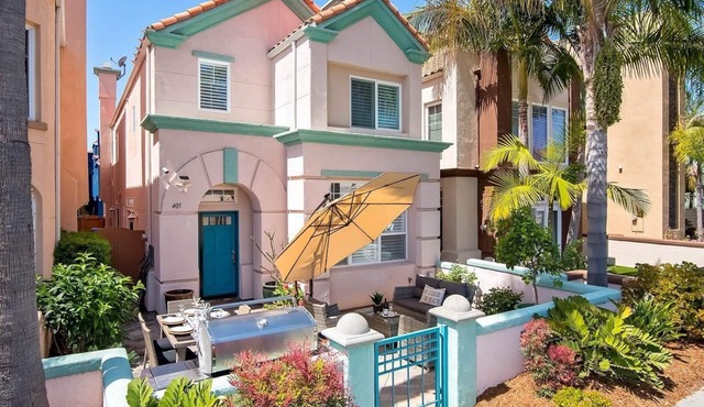 Lucy's Beach House, in Oceanside