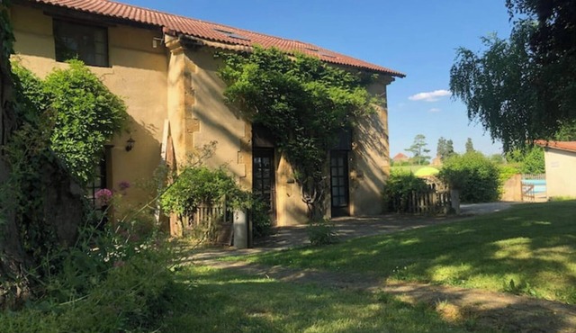 Lusso, accommodation in beautiful estate with swimming pool in Monpardiac