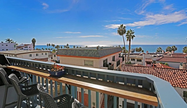Lux Penthouse Steps to Beach AC Bikes Pets