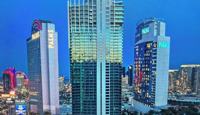 Luxe Condo l Strip View l NO RESORT FEES l FREE PARKING