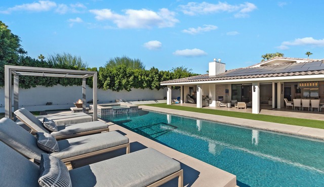 Luxe, Contemporary House with massive saltwater pool & spa.