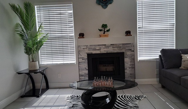 Luxurious Cozy 2-bedroom condo.
