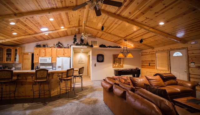Luxurious home and perfect LOCATION!! Walk to Snow Summit.