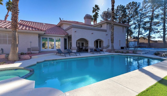 Luxurious Mansion Private Pickleball Court, Arcade, & Pool Fits 24 People Max!