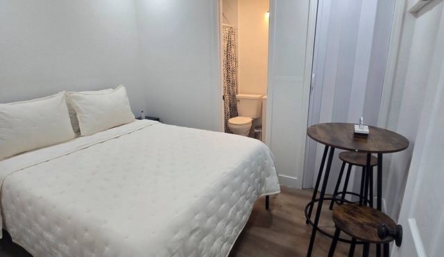 Luxurious suits with independent entrance 15 mnts from the Strip