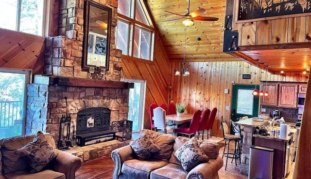 Luxury 2 Story Crown King Cabin, Large balcony, Hiking, Fishing, Mountain Views
