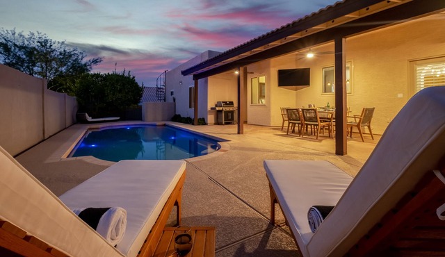 Luxury Lookout Canyon 5 bdrm Stunner w/HTD Pool and Fire Pit! Close to Hiking!