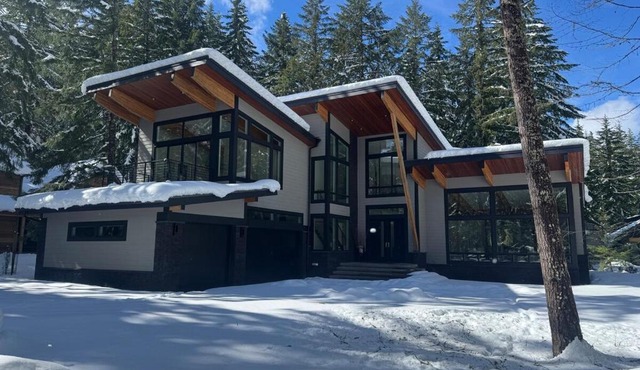 Luxury Mountain Getaway Near Crystal & Rainier in Enumclaw