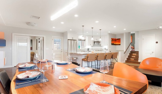 Luxury Oasis Getaway, Hot Tub, Pet's and Park's in Arvada