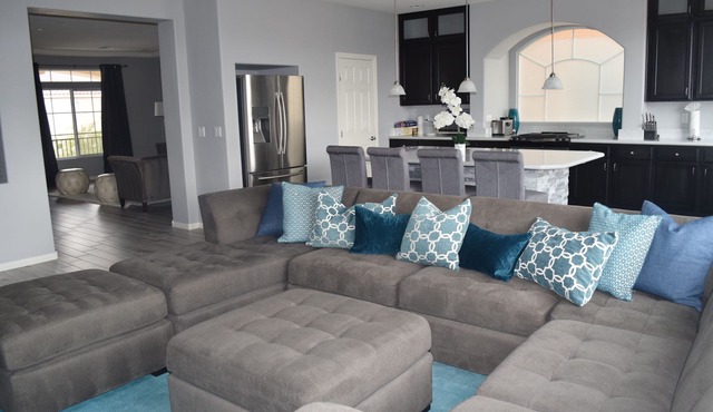 Luxury Posh Home 7 mins to Strip-Sleeps 12+