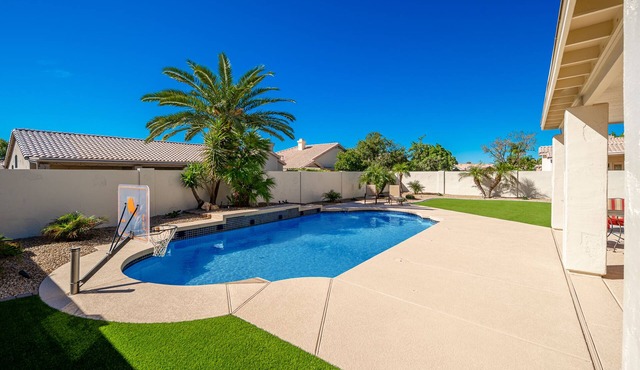 Luxury Resort Home, Arrowhead, Glendale, Sparkling Pool, Location, Location!