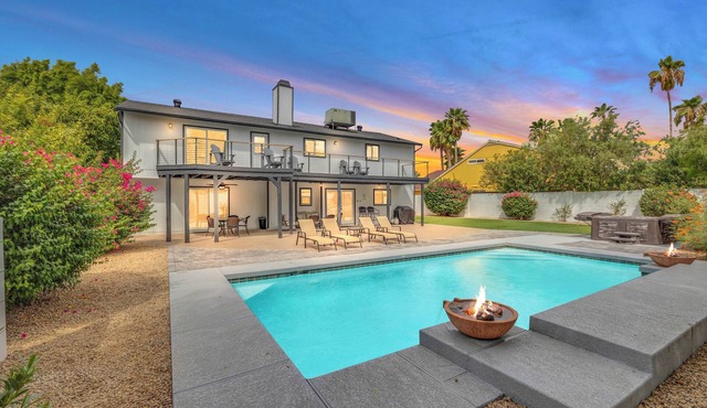Luxury Scottsdale Retreat. Private Pool & Hot Tub- Near Golf & Dining