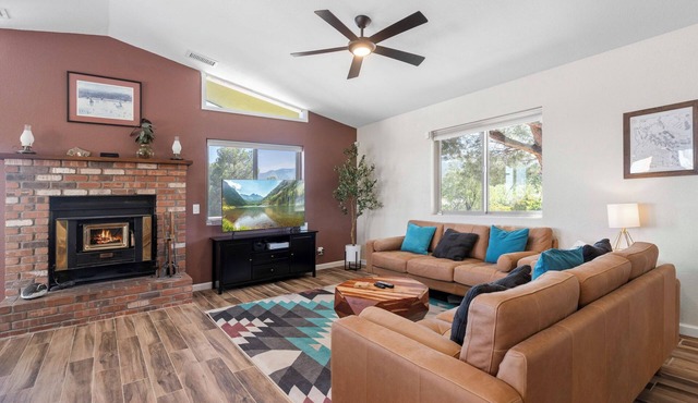 Luxury Three Bedroom Home with Amazing Views Near Sedona & Wineries