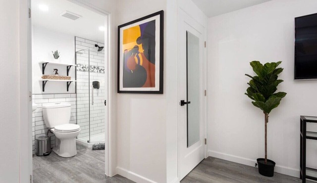 Luxury Studio 15 Mins to Beaches & LAX
