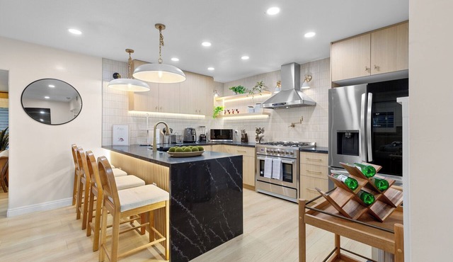 Magical Villa - 10 BEDS near Disneyland and SoCal Gems