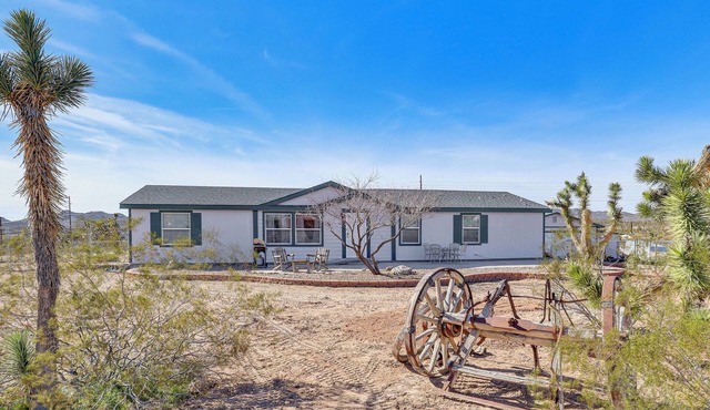 Magnolia Manor House: Desert Escape, Mtn Views