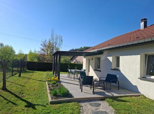 Maison de camp. plain-pied avec jardin, 2 chambres, terrasse couverte, proche Gérardmer et Saint-Dié - FR-1-589-386 in Saint-Léonard
