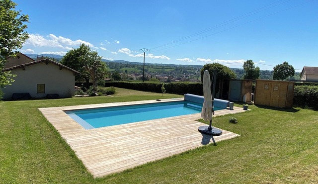 Maison de Charme Avec Piscine en Pleine Nature et Proche Centre Ville in Charlieu
