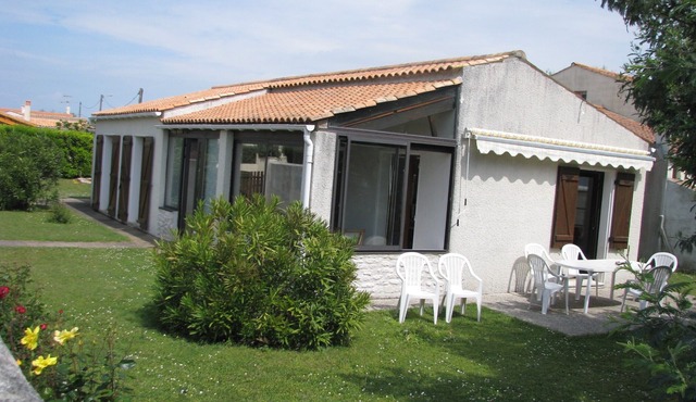 Maison.La Cotinière/St Pierre d'Oléron:tourist port at 34 chemin gde piece. in Saint-Pierre-D'oléron