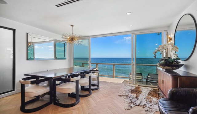 Malibu Beach Front Entire Home! in Malibu