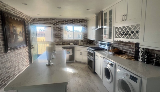 Marvelous just remodeled 2 bed/2 bath apartment fully furnished in Malibu!