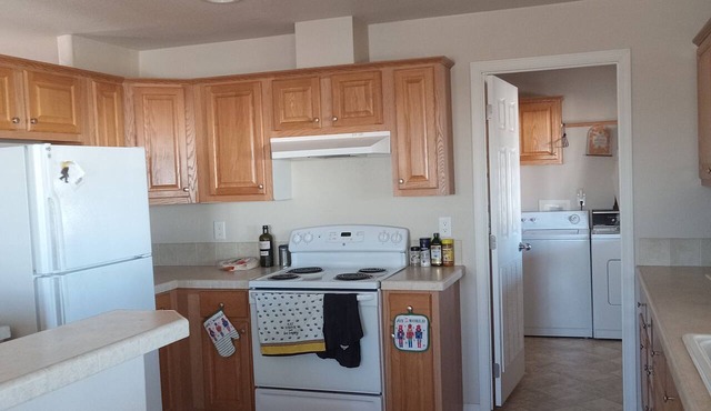 Master suite with private bathroom, as well as shared, living, kitchen, WiFi in Quartzsite