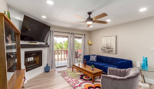 McCormick Ranch Condo! Walk to Restaurants & Shops!