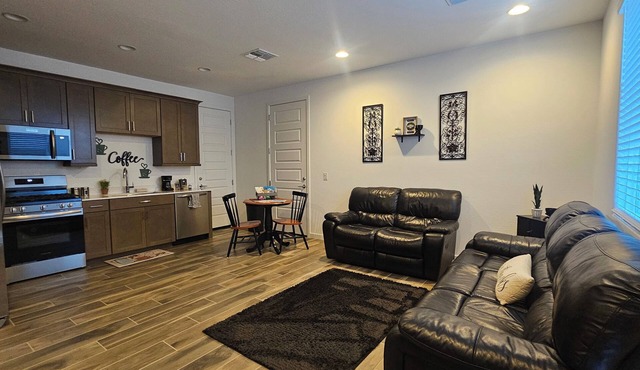 Mdern 1 Bedroom apartment perfect for Spring Training season,Nascar races events