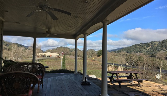 Mendocino Getaway With Wrap-Around Deck And Stone Fireplace Fit For All-seasons