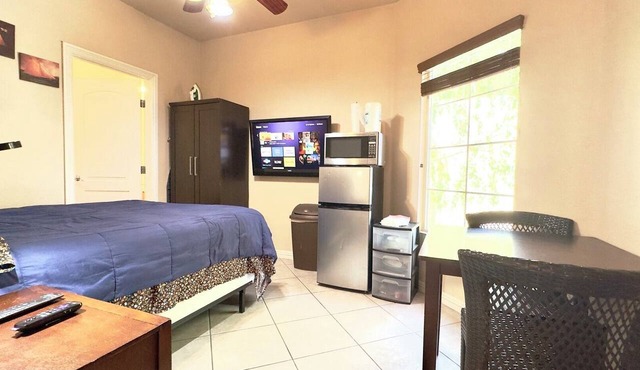 Micro Casita! Private Entrance! Ensuite Bath!