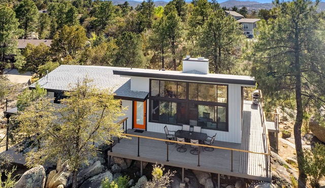 Mid Century Modern home in the boulders. Amazing views. 1 mile from downtown.