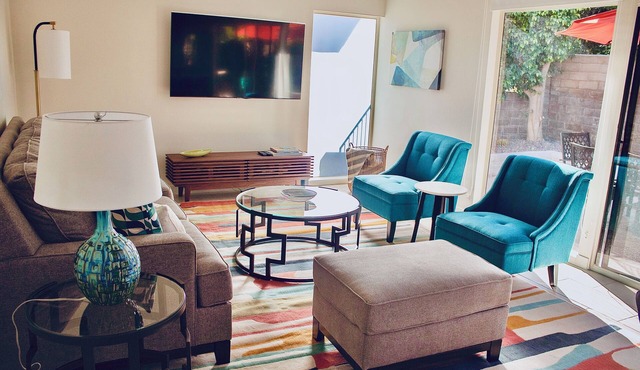 Mid-Century Modern Condo - 5 minute drive from Downtown Palm Springs