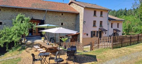 Mini camping La Maison Rose in Bertignat