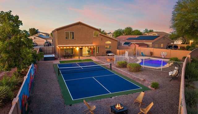 Mirage Peak Manor Luxury Villa w/Pool Spa Pickleball & Games Hosted by Relaxtay