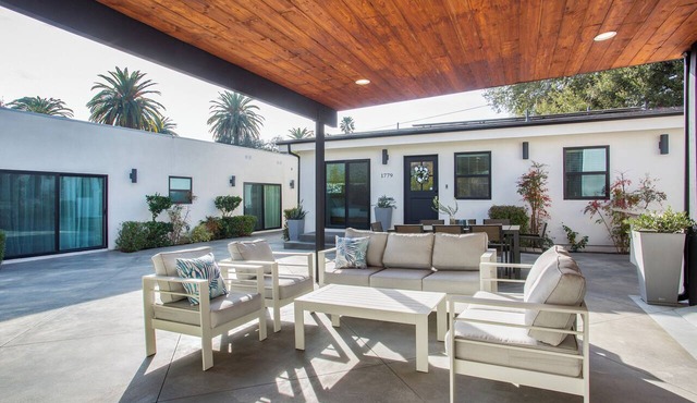 Modern 2BR Pasadena Guesthouse w/King Bed & Outdoor Kitchen & AC in Pasadena